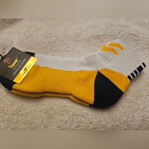 NWT West Virginia Mountaineers Athletic Dash Quarter Socks.